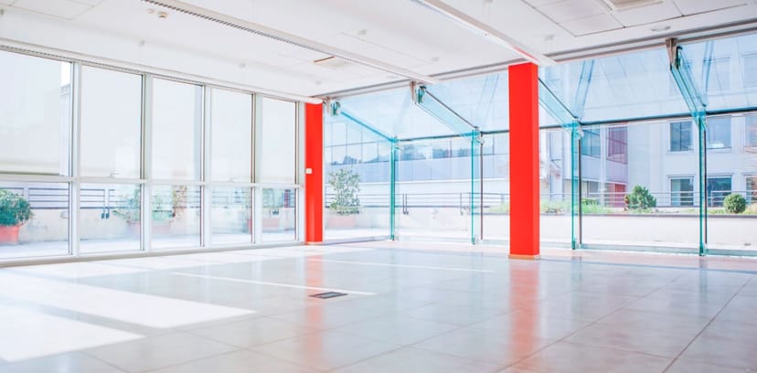 Modern reception venue at Newton Factory: airy, light-filled space for gallery exhibitions.