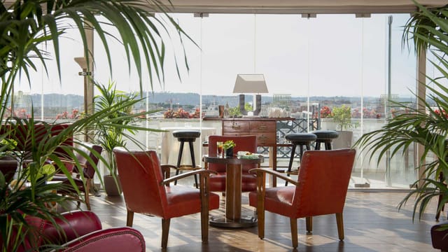 Ligea Lounge Bar with stylish seating for high-end networking reception and VIP events.