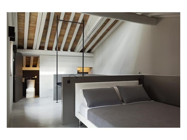 Boutique loft guest room at Casa de' Coronari for luxury retreats and executive buyouts.