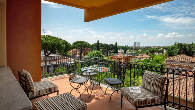 Scenic gazebo at Villa San Pio, ideal for intimate executive networking and corporate events.