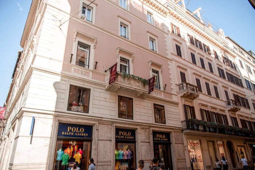 Boutique Centrale Palace Roman palazzo for upscale incentive trips and board retreats.
