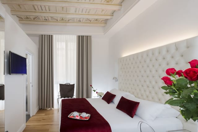 Luxury Annex hotel room at Hotel Navona with premium bedding for VIP corporate events.