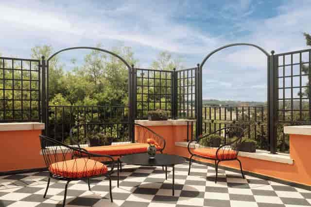 Garden breakout space at Hotel degli Aranci with checkered flooring for VIP networking events.