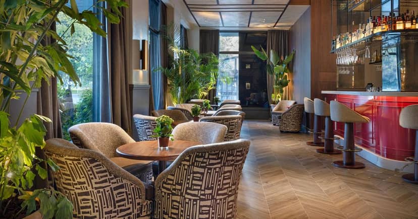 The Westin Madrid Cuzco lounge for upscale corporate event networking and breakout meetings.