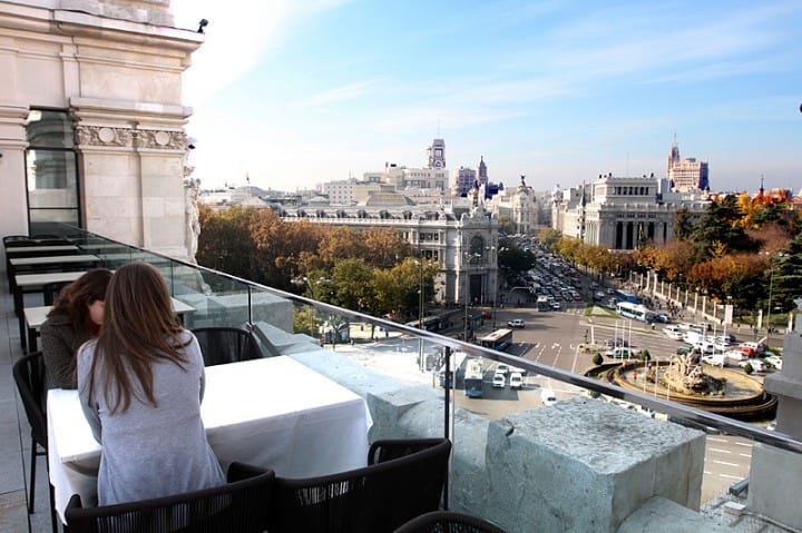 Rooftop restaurant in Azotea Cibeles for upscale networking events and VIP cocktail receptions.