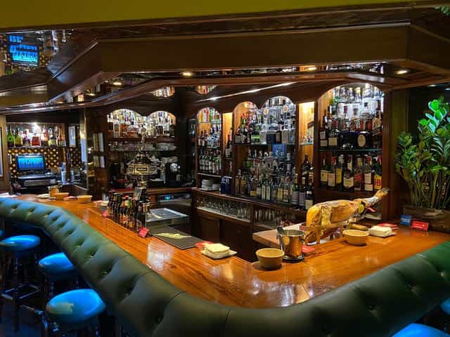 Castellana Lounge at Bernabéu Stadium: premium bar venue for networking events and receptions.