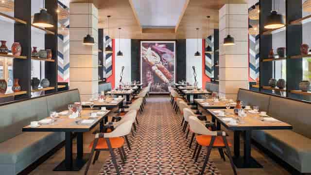 Modern restaurant dining room at Hotel Catalonia Grand Costa Mujeres for business events.