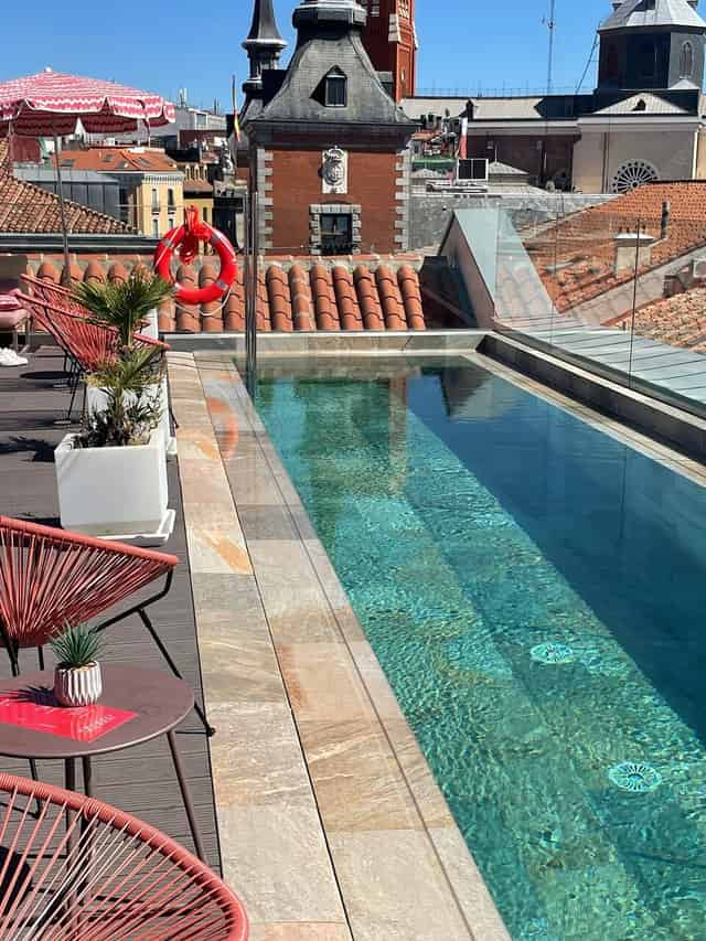 Swimming pool