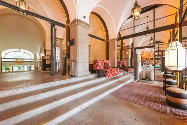 SALON DE COLUMNAS