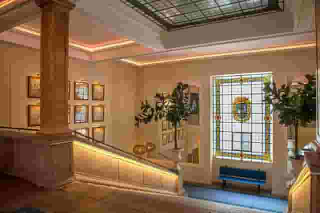 THE LOUNGE