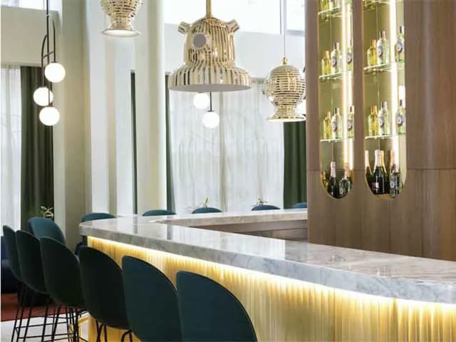 Upscale Lobby Bar Garra for VIP cocktail hours and professional networking receptions.