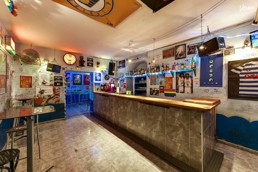 Casual Oceans Events breakout room with rustic dive-bar style for networking and conferences.