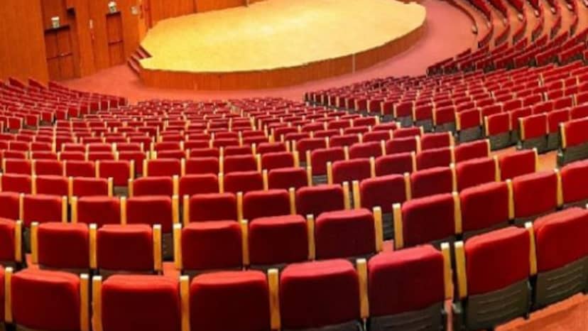 Tiered auditorium at Centro de Congresos Príncipe Felipe for keynote presentations and conferences.