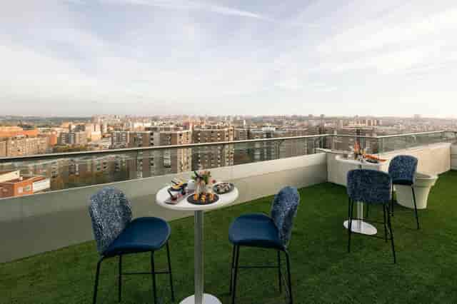 Esmeralda networking lounge at voco Madrid Retiro with skyline views for VIP events.