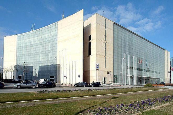 Palacio Municipal IFEMA MADRID: Minimalist facade for corporate conferences and trade exhibitions.