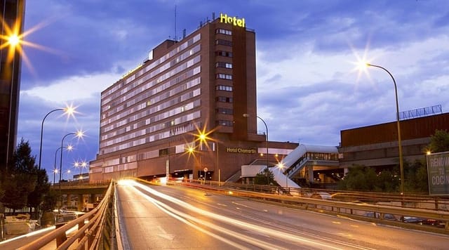 Rooftop at Hotel Chamartín The One: spacious corporate event venue for large conferences.