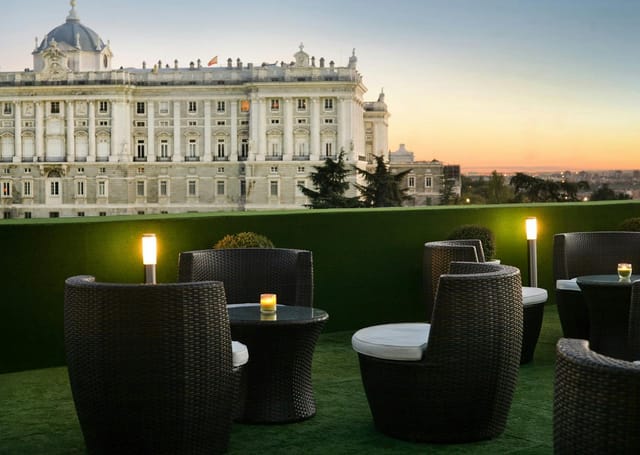 Jardines de Sabatini - >Jardines de Sabatini Apartosuites</a>