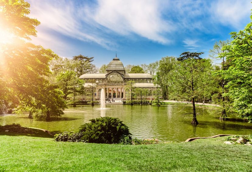 Outdoor Garden in Nakari, upscale venue with lush greenery, ideal for gala and brand activation.