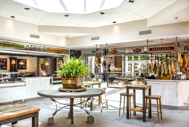 Los Kioskos: Rustic F&B station in Florida Park, perfect for corporate networking and receptions.