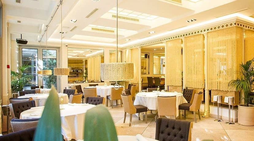 El Pabellon, Florida Park: Upscale venue for corporate dinners and networking events.