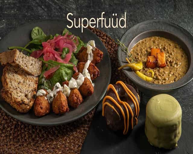 Superfuüd wellness lunch catering at MEEU Madrid for corporate networking events.