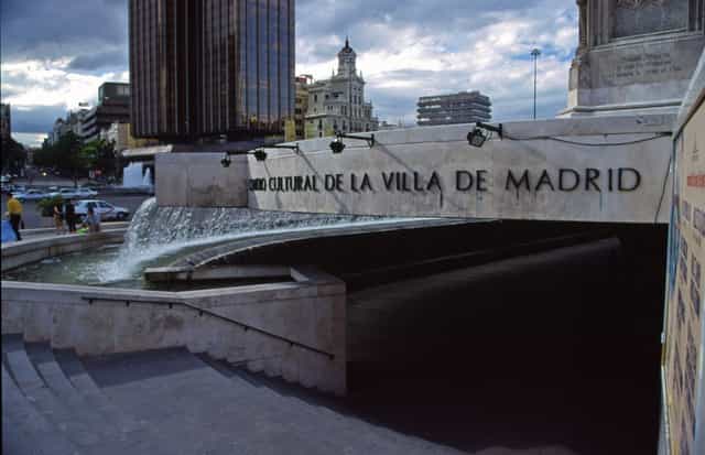 Fernán Gómez Centro Cultural entrance with water feature for events and venue rental.