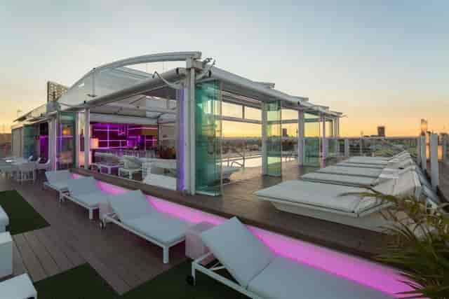 La Terraza de Óscar rooftop venue with poolside lounge, ideal for VIP receptions and events.