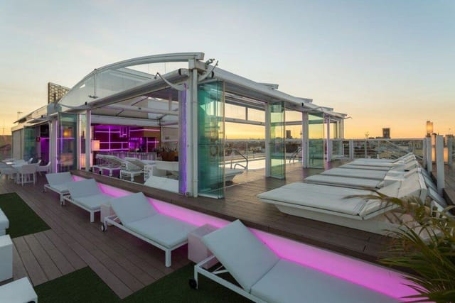 La Terraza de Óscar rooftop venue with poolside lounge, ideal for VIP receptions and events.