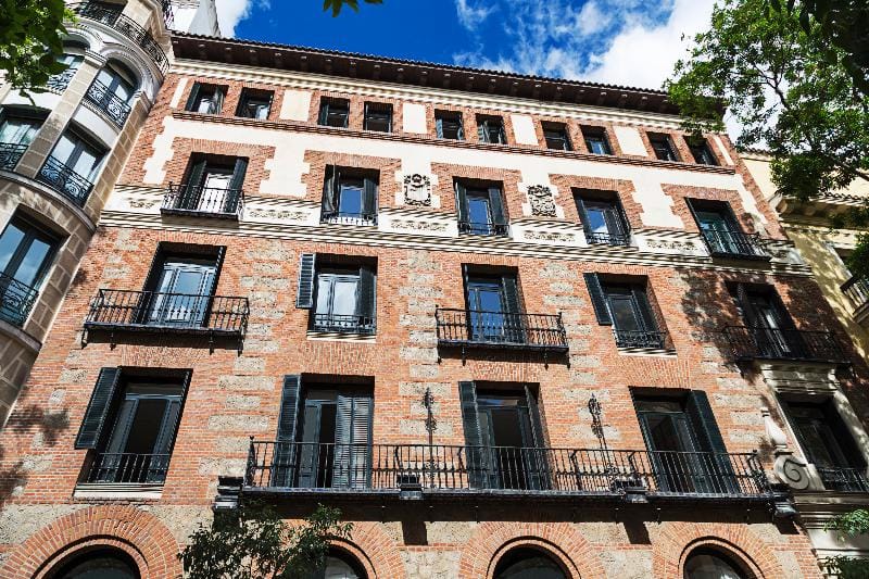 Luxury boutique hotel suite for corporate incentive trips and high-end board meetings.