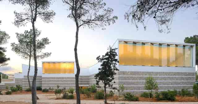 Modern stone venue at Ibiza Congress Center for corporate retreats and board meetings.