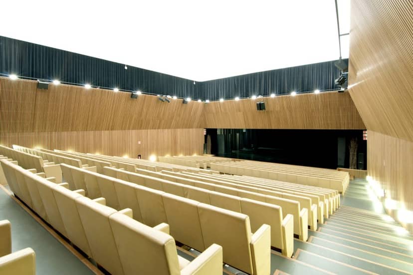 Modern tiered auditorium at Ibiza Congress Center for corporate presentations and keynote events.