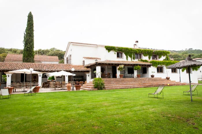 Rustic outdoor auditorium at La Finca El Bosque with tiered seating for corporate retreats.