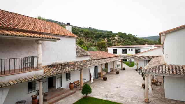 Mediterranean courtyard auditorium at La Finca El Bosque for rustic networking and events.
