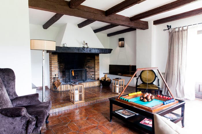 Sophisticated lounge at La Finca El Bosque, ideal for executive retreats and corporate brainstorming.