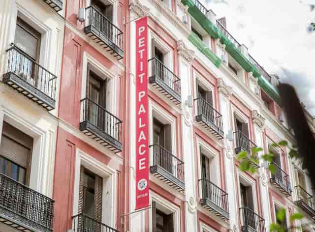 Boutique meeting hall at Petit Palace Puerta del Sol, historic venue for intimate executive retreats.