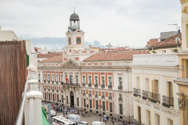 Bar at Petit Palace Puerta del Sol, Madrid, ideal for corporate events and incentive travel.
