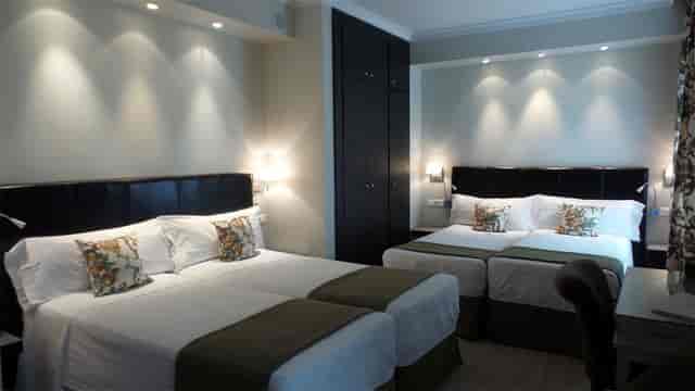 Twin-share room at Hotel Moderno Madrid: functional space for conference travel and group lodging.