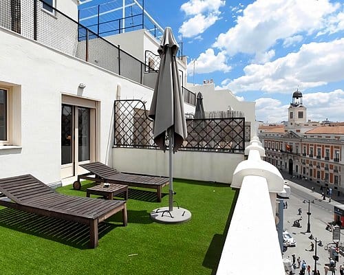 Premium rooftop VIP lounge at Hotel Moderno Madrid for exclusive networking and corporate events.