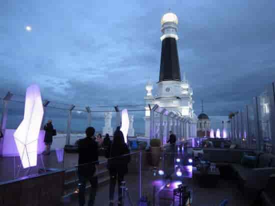 Modern rooftop bar with LED lighting for luxury corporate networking events in Madrid.