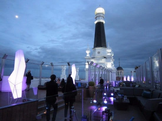 Modern rooftop bar with LED lighting for luxury corporate networking events in Madrid.
