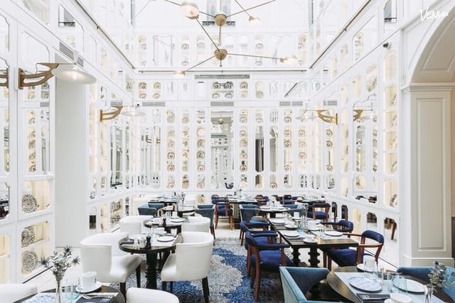 YOUNIQUE Arts Club Madrid: elegant dining venue for corporate luncheons and luxury gala dinners.