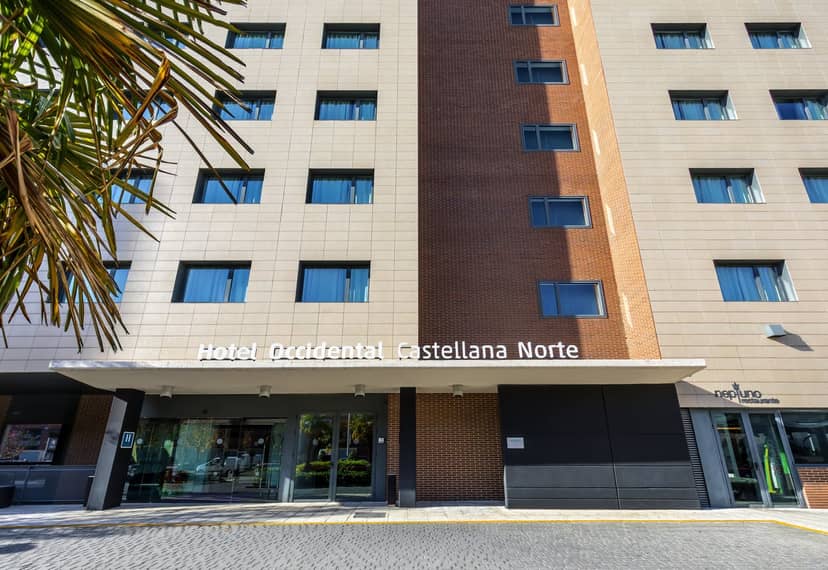 Modern hotel entrance in Madrid for corporate events and professional business travel.
