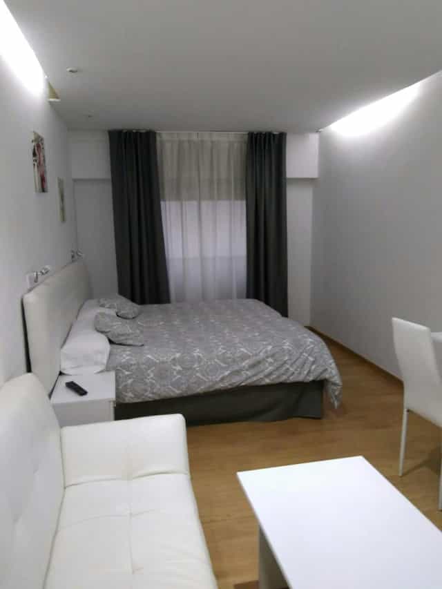 Boutique Urban Madrid Génova budget hotel room for business meetings and corporate events.