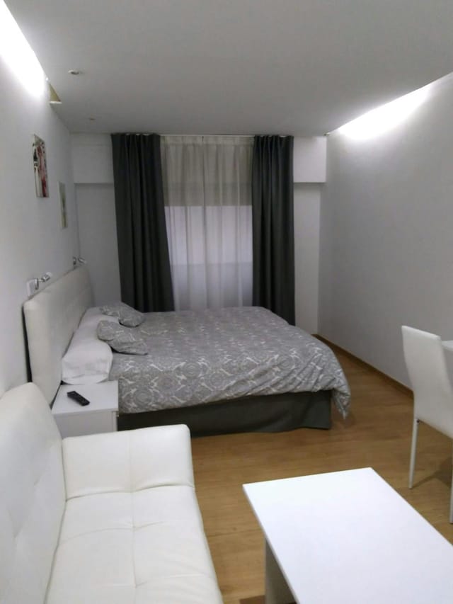 Boutique Urban Madrid Génova budget hotel room for business meetings and corporate events.
