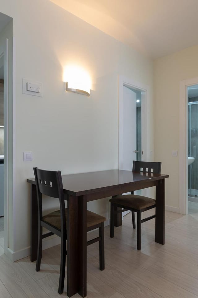 Minimalist Hotel Serrano dining area for private consultations and site-inspection briefings.