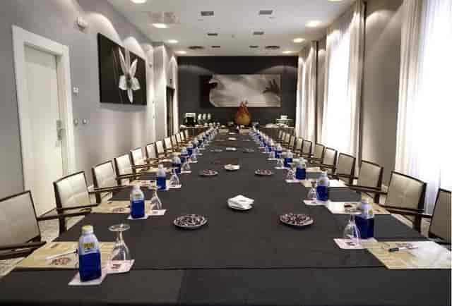 Hotel Serrano boardroom with long table for executive meetings and business conferences.