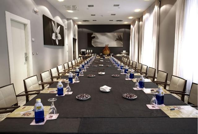 Hotel Serrano boardroom with long table for executive meetings and business conferences.