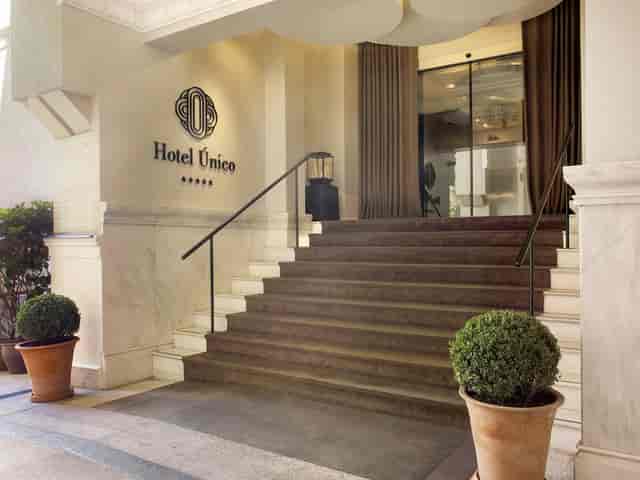 Elegant staircase at Hotel Único Madrid, boutique event venue and luxury reception space.