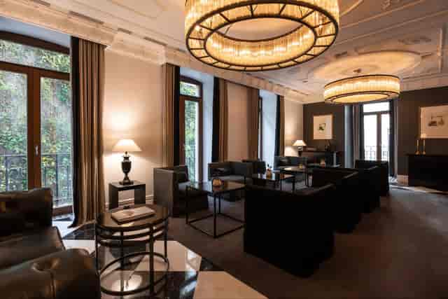 VIP lounge at Hotel Único Madrid with refined seating, ideal for board meetings and corporate events.
