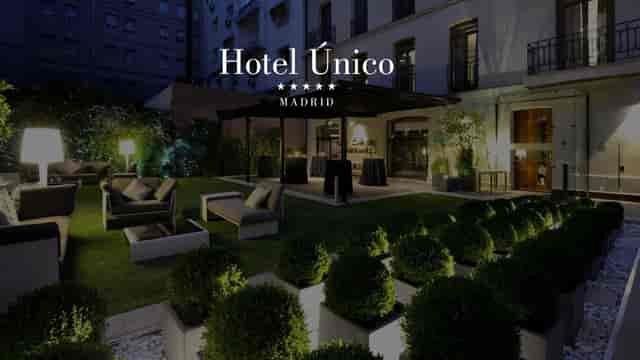Upscale outdoor courtyard at Hotel Único Madrid, perfect for elegant networking and cocktail events.